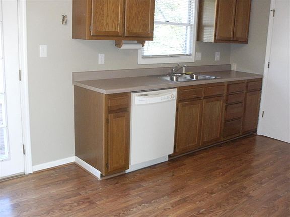 4th image of 260 N Beechwood Dr
