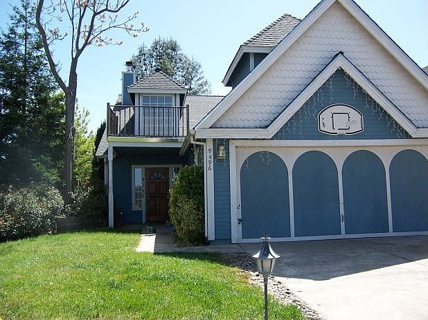 2nd image of 9496 Victorian Way