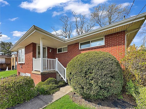 2nd image of 3905 Fleetwood Dr