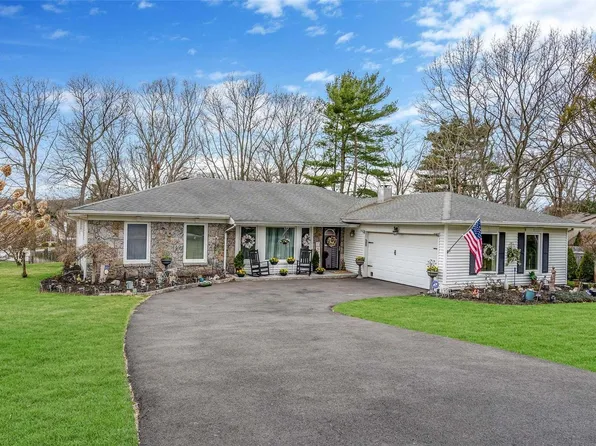 14 Devon Avenue, Farmingville, NY 11738