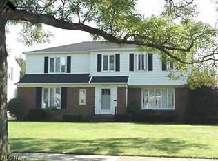 22088 E Byron Rd, Beachwood, OH 44122