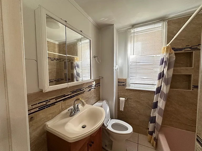 49 Ashland St #49 — Photo 9