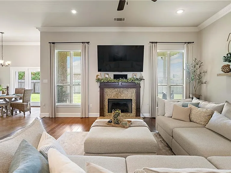400 Walter Ln — Photo 2