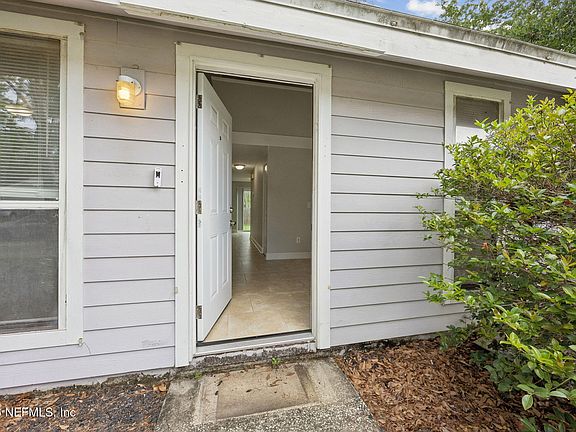 5th image of 6817 CORALBERRY Lane S