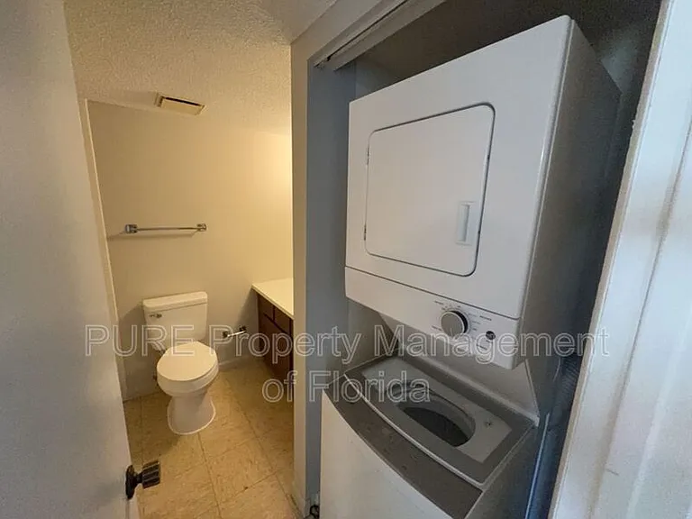 549 Fairways Dr #B — Photo 25