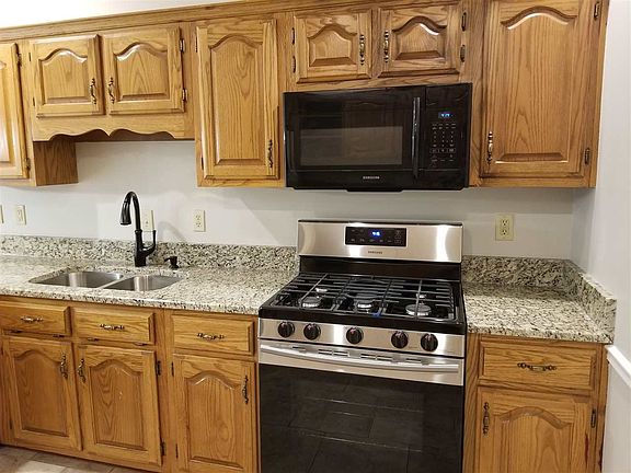 4th image of 7960 Jills Creek Dr N