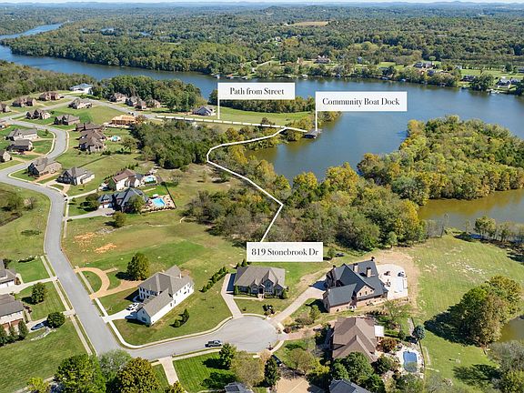 5th image of 819 Stone Brook Dr