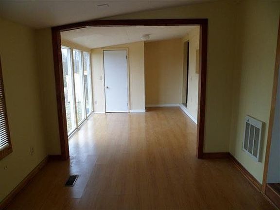 5th image of 380 Warren Ln