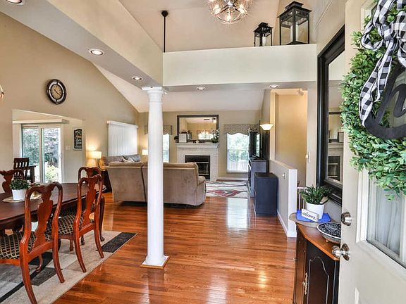 4th image of 5928 Royal Country Dr