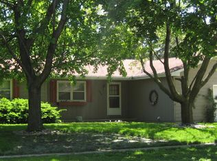 1914 Scottsdale Dr, Champaign, IL