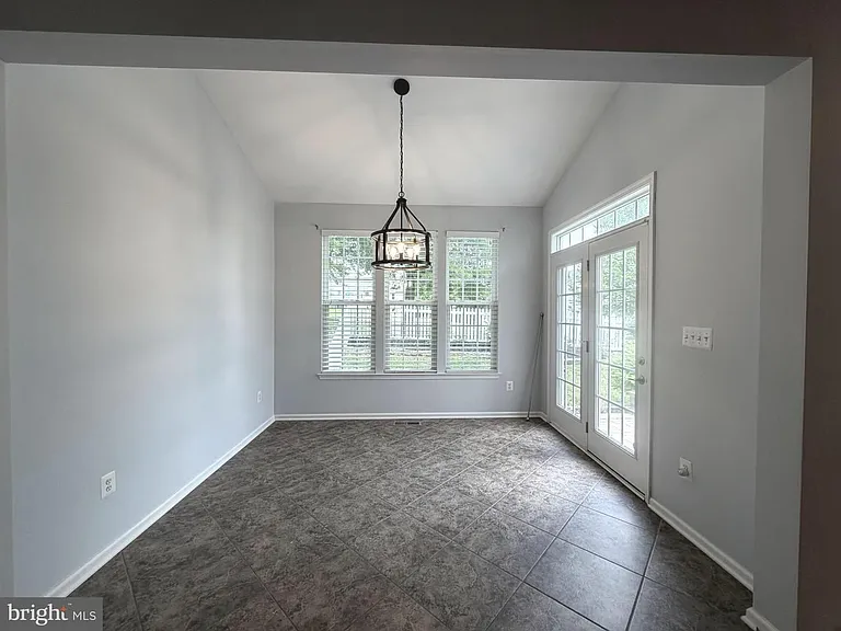 2911 Lomond Pl — Photo 7