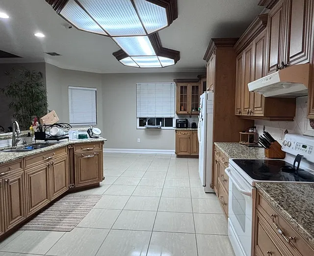 1610 W Clifton St — Photo 10
