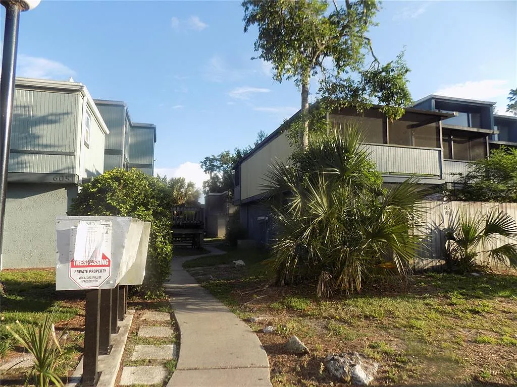 613 SW 75th St — Photo 1