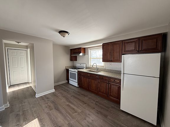 4th image of 1218 Circle Ave APT 8