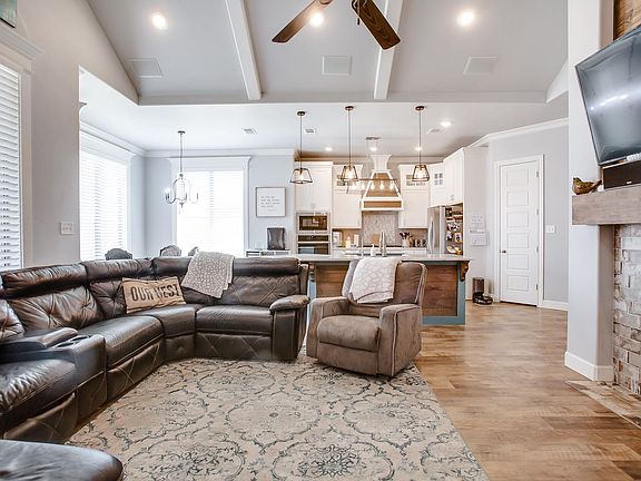 4th image of 727 Ventoso Cir
