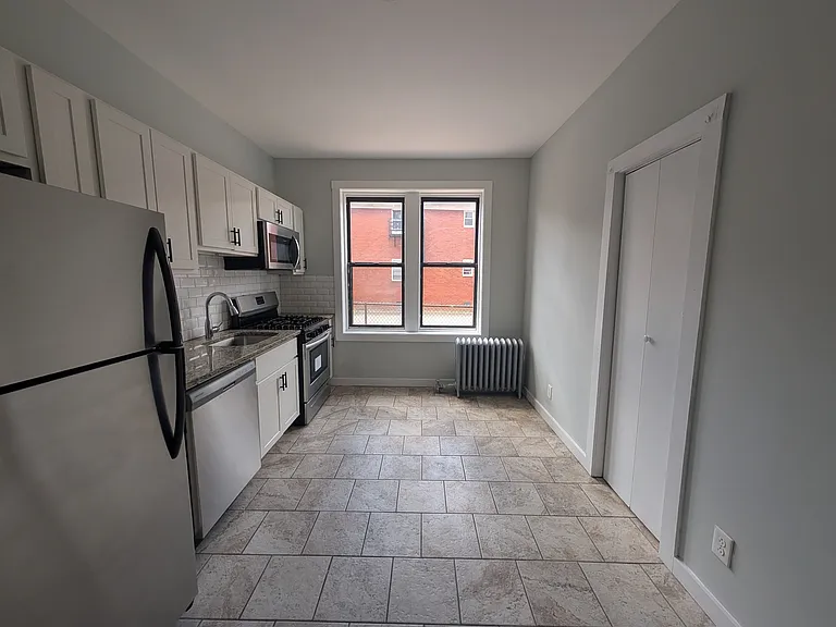 173 Madison St #A3 — Photo 2