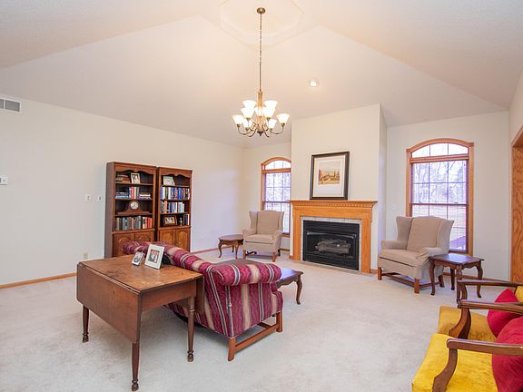 4th image of 2833 Foxdale Dr