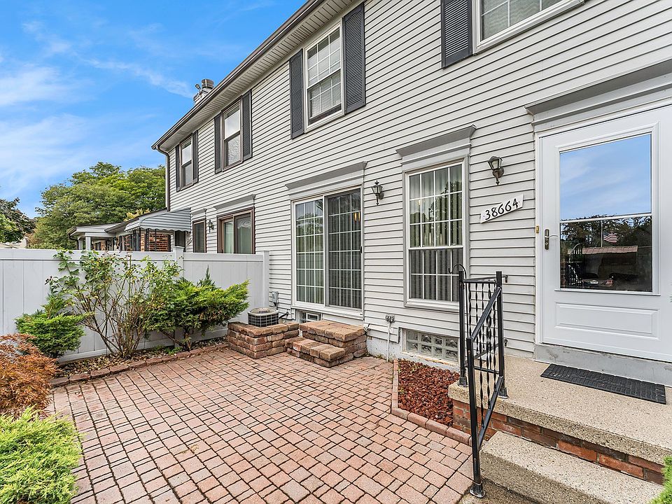 1st image of 38664 Golfview Dr W
