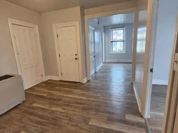 399 1st St #2, Troy, NY 12180