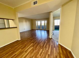 3055 Walnut Bend Ln APT 36, Houston, TX 77042
