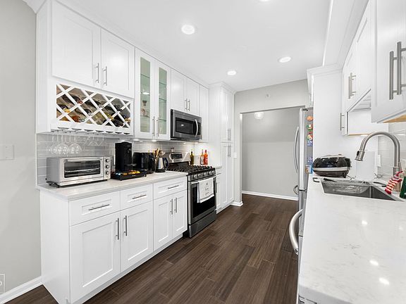 4th image of 190 N Milwaukee Ave APT 702