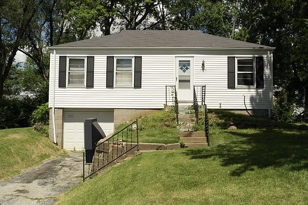 1st image of 1925 Northfield Dr