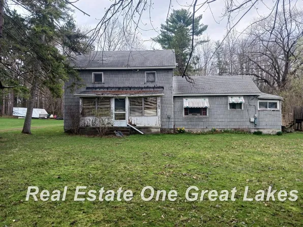 309 E North St, Saint Charles, MI 48655