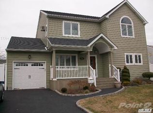 3221 Cherrywood Dr, Wantagh, NY 11793