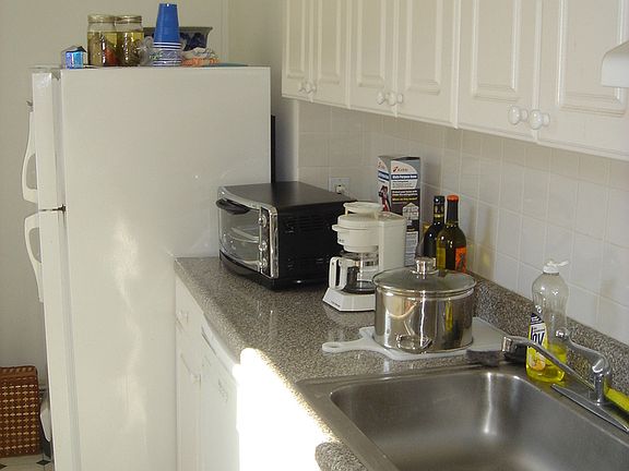 4th image of 637 N 16th St APT 2R