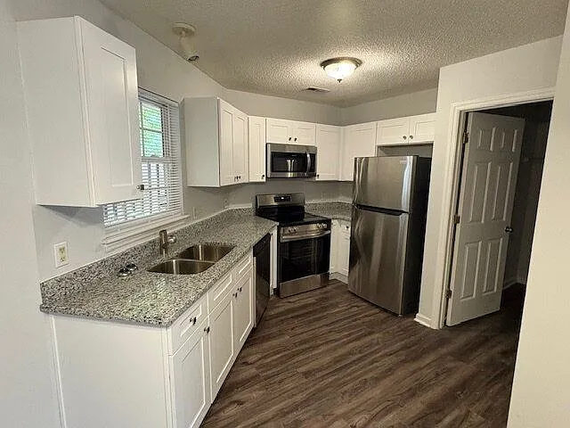 2511 Bluff View Ct #B — Photo 3