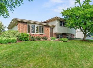 26W308 Cooley Ave, Winfield, IL 60190