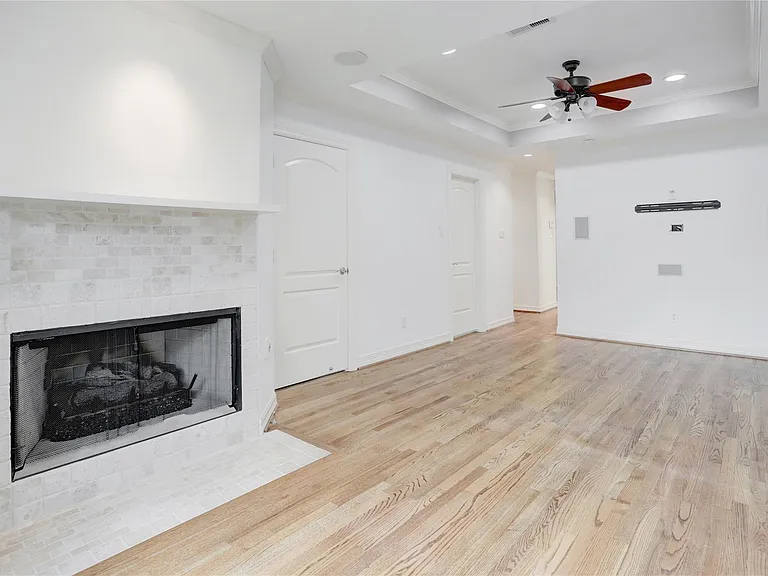 6341 Mercer St — Photo 10