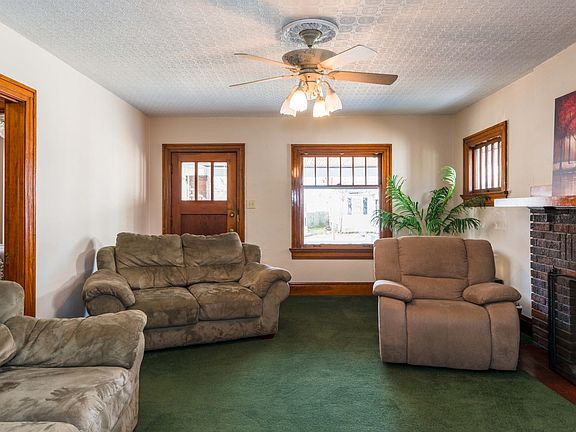 3rd image of 2824 Whittier Ave