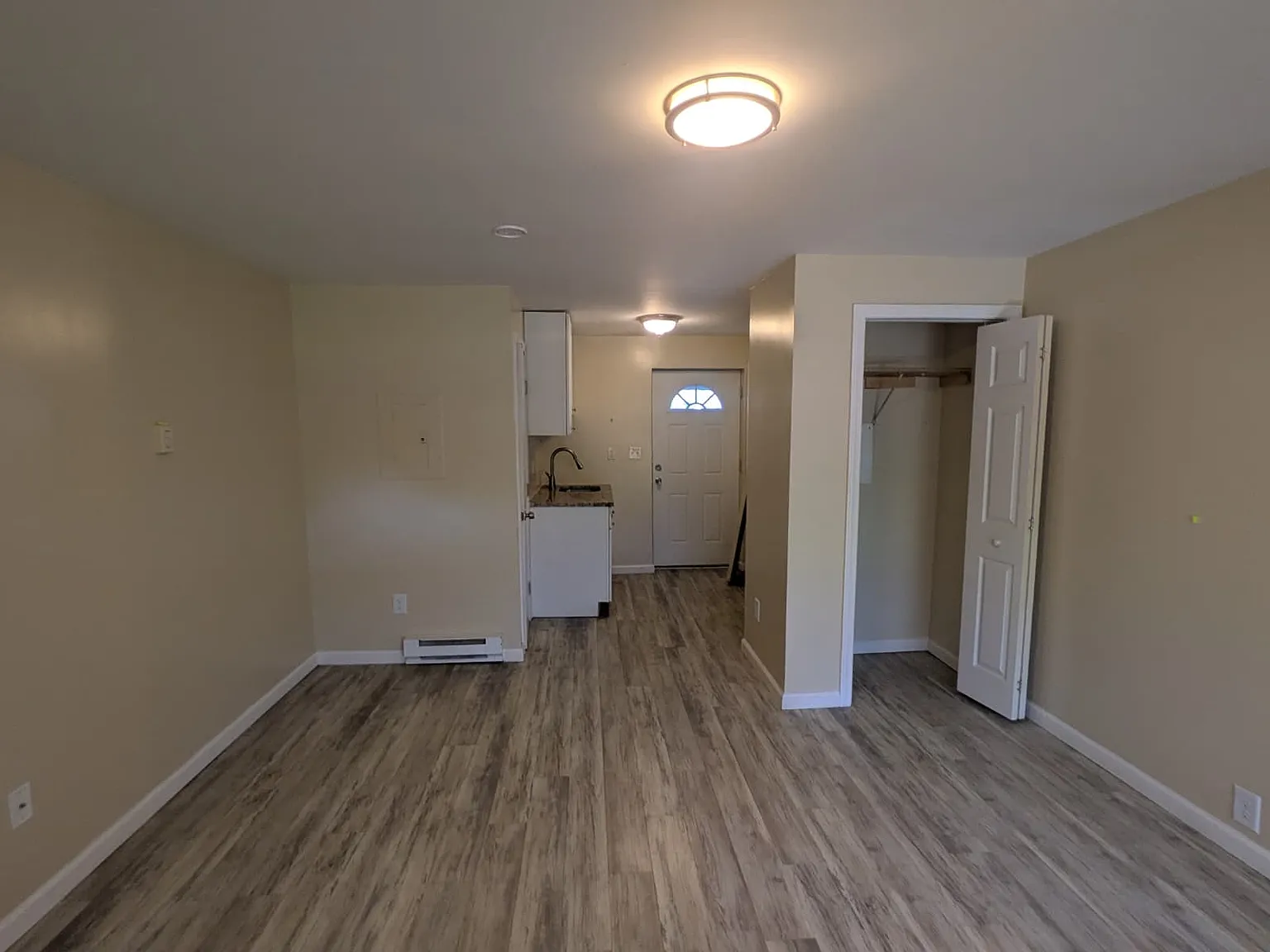 Studio, $1,350 — Photo 2