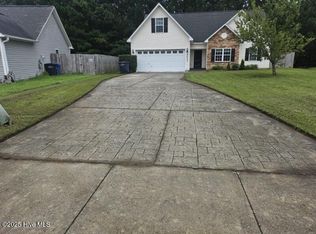 2013 W T Whitehead Dr, Jacksonville, NC 28546