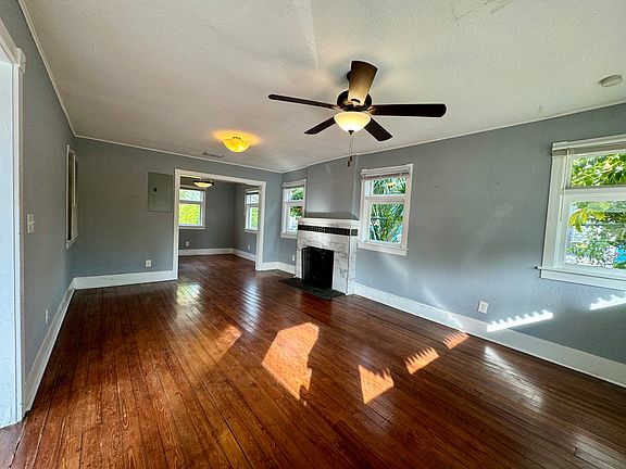 3rd image of 1611 Poinsettia Ave