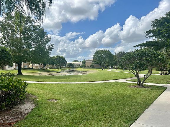 4th image of 800 Crestwood Ct S APT 808