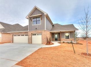 2304 Sugar Sands Rd, Yukon, OK 73099
