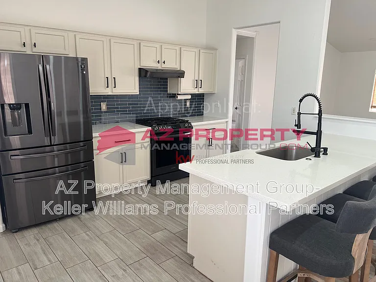 2447 S 80th Ln — Photo 2