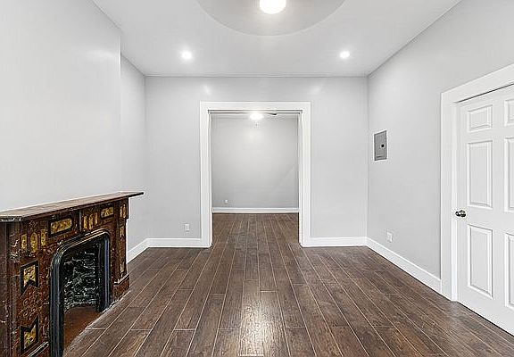 5th image of 156 Weirfield St #1