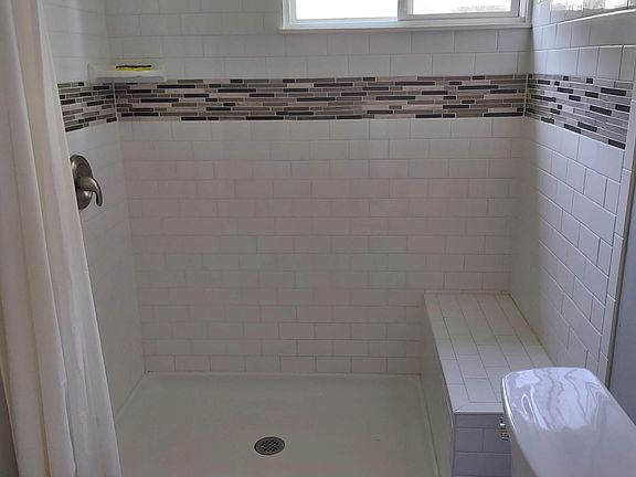 3rd image of 112 Kenwood Ave