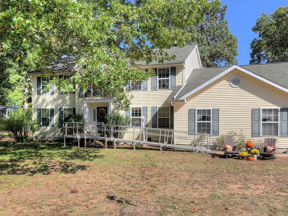 1st image of 827 Nadeau Dr