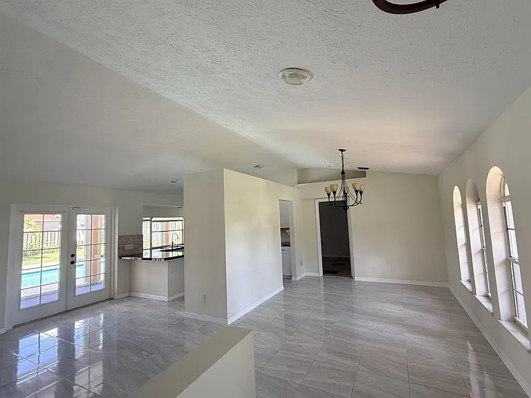 790 SE Ablett Ln — Photo 3