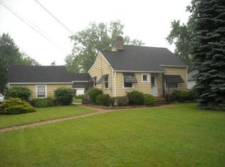 7476 Oakhill Rd, Bedford, OH 44146