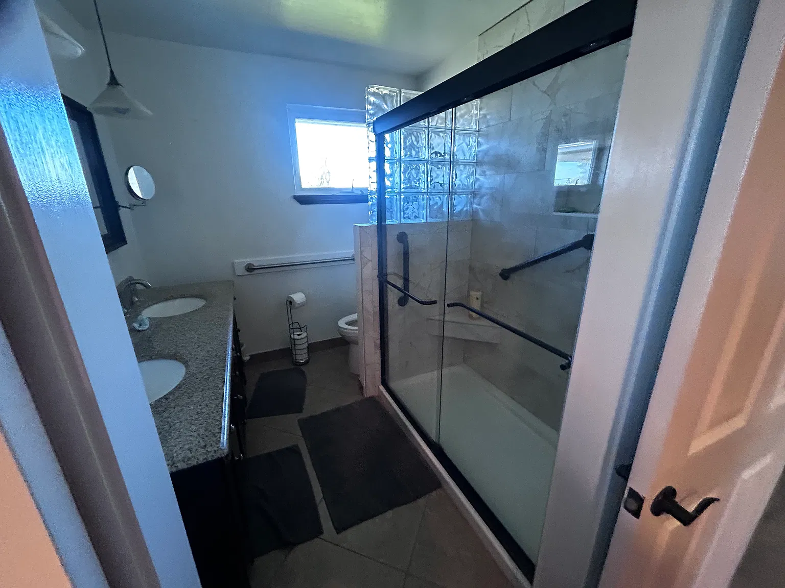 5 bed, 2.5 bath, 3600 sqft, $4,800 — Photo 4