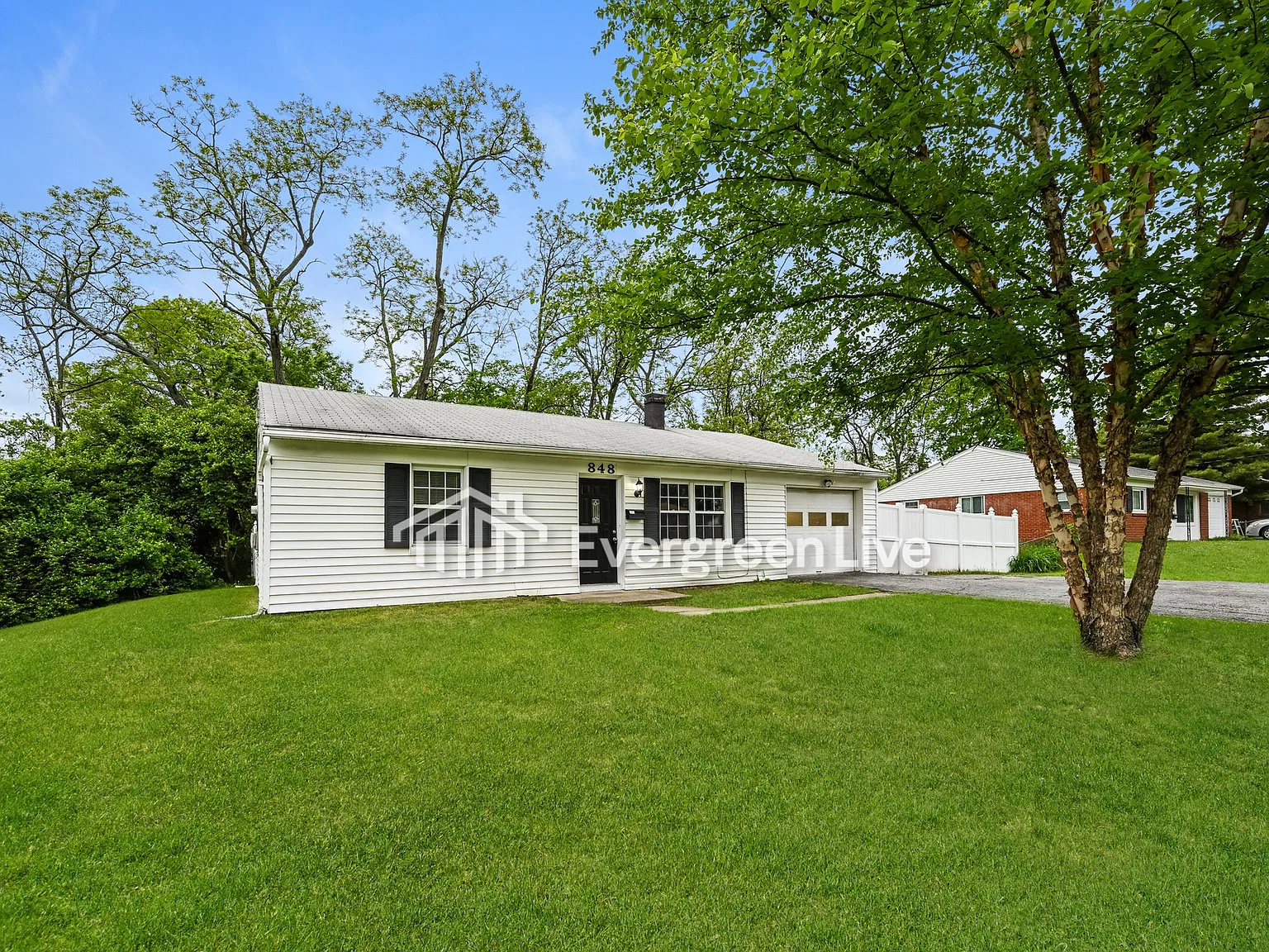 3 bed, 2.0 bath, 1257 sqft, $1,645 — Photo 2