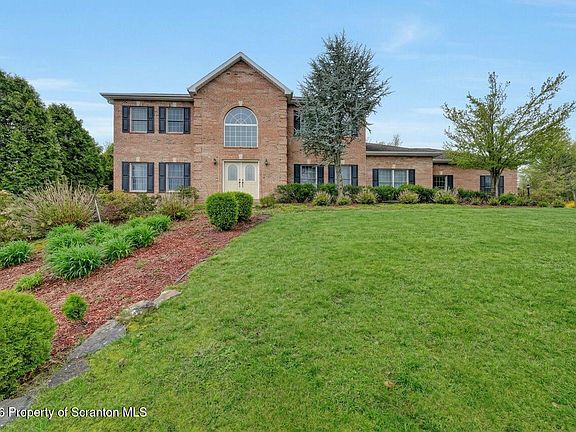 2nd image of 5 Chatham Hill Cir