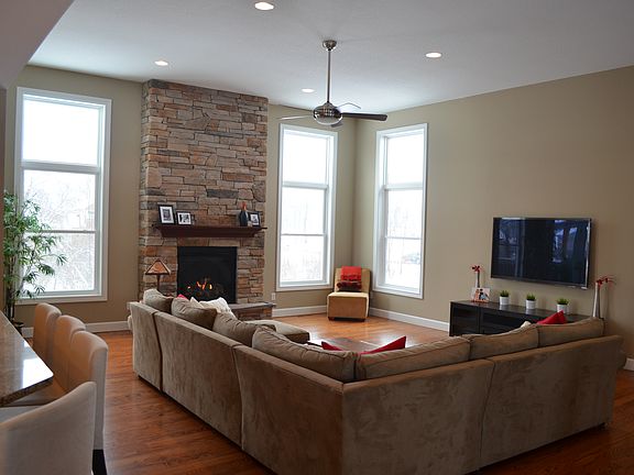 5th image of 6876 Hickory Pointe Dr