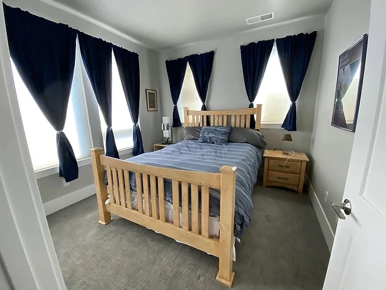 2nd bedroom with blackout shades