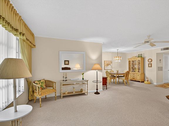 5th image of 615 High Point Drive #C